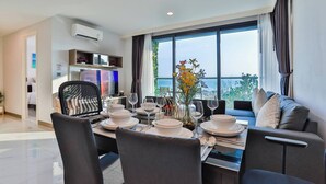อพาร์ทเมนท์, 2 ห้องนอน, พร้อมสิ่งอำนวยความสะดวกสำหรับผู้พิการ, ระเบียง | ร้านอาหาร