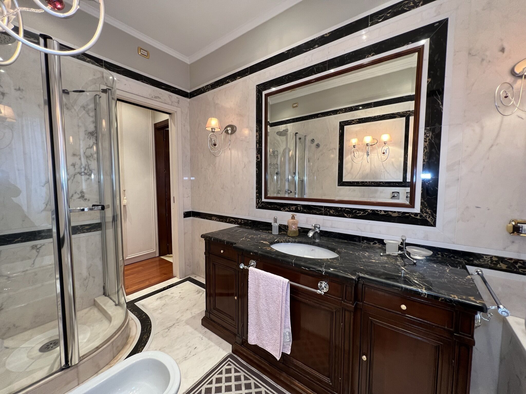 Luxury Apartment conveniently connected to the center of Milan