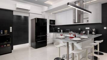 Apartment, 3 Bedrooms, Smoking, Balcony | Interior