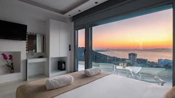 Apartment, 3 Bedrooms, Smoking, Balcony | 4 bedrooms