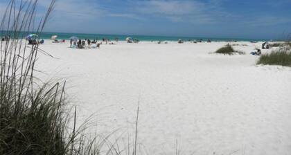 Beautiful Northshore Beauty- 5 Bed-4ba Private Pool Great Location