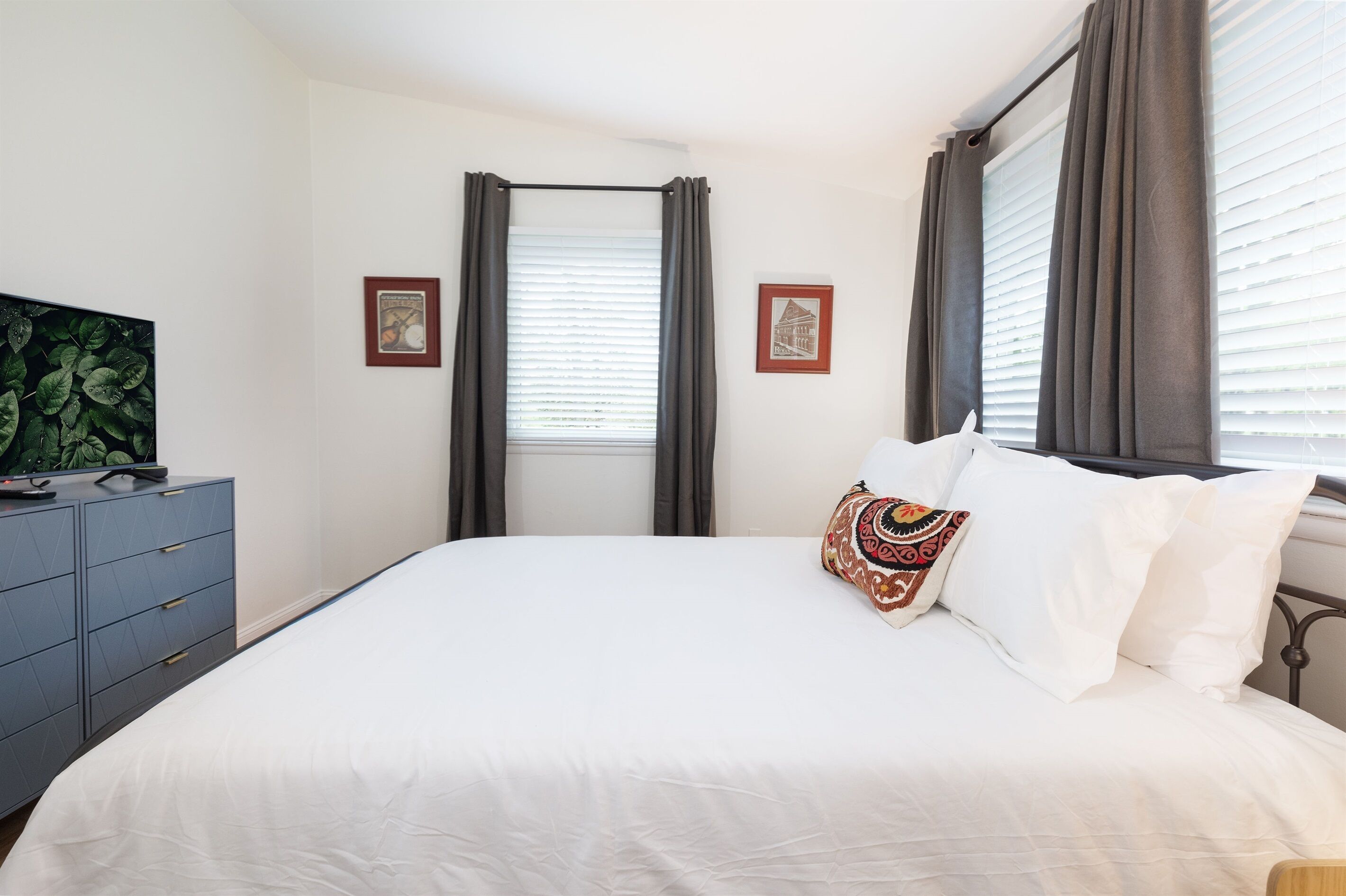 Minutes to Opry, Airport & Broadway/Honky-Tonk Row