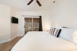 3 Schlafzimmer, Schreibtisch, Bügeleisen/Bügelbrett, Reisekinderbett