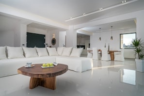 Villa, 5 Bedrooms, Private Pool, Garden View | Living room