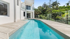 A heated pool - Surfside - 1min to the beach, ocean views w/heated swimming pool (Sunshine Beach)
