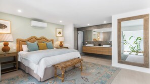 4 bedrooms, WiFi - Surfside - 1min to the beach, ocean views w/heated swimming pool (Sunshine Beach)