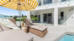 Terrace/patio - Surfside - 1min to the beach, ocean views w/heated swimming pool (Sunshine Beach)