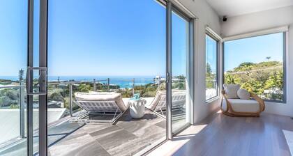 Villa Isabelle - Sunshine Beach - Views - Pool