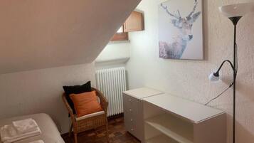 2 camere, una scrivania, ferro/asse da stiro, Wi-Fi gratuito