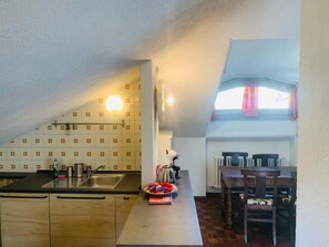 Frigorifero, forno, piano cottura, lavastoviglie