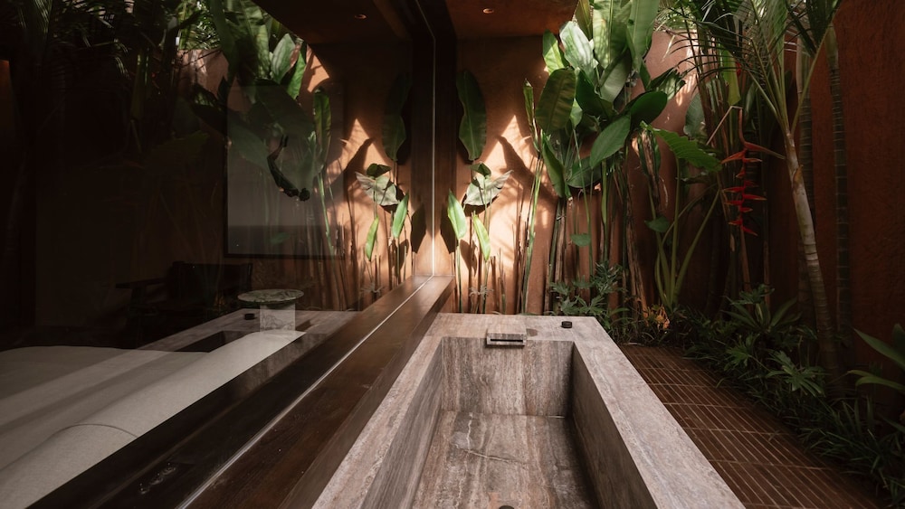 Further Hotel by null