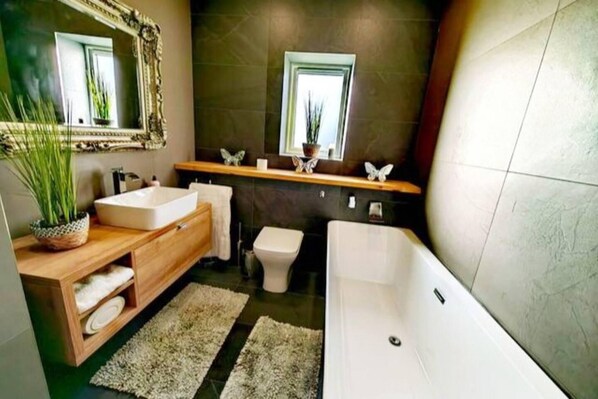 Villa | Bathroom | Separate tub and shower, deep soaking tub, hair dryer, towels