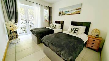 Villa | 4 bedrooms, iron/ironing board, free WiFi, bed sheets