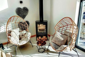 Interior - 4 Bed Villa Sleeps 8 -private Terrace-free Parking (St Austell)