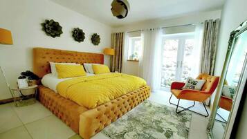 4 bedrooms, iron/ironing board, free WiFi, bed sheets