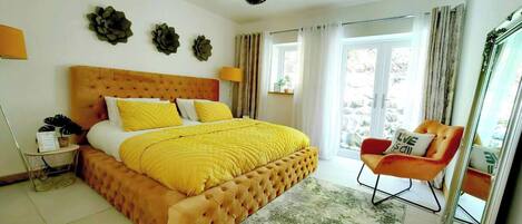 4 bedrooms, iron/ironing board, free WiFi, bed sheets