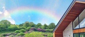 4 Bed Villa Sleeps 8 -private Terrace-free Parking