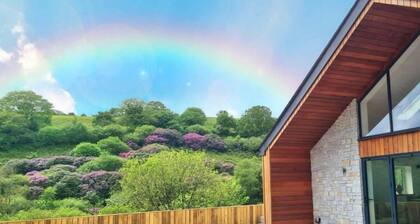 4 Bed Villa Sleeps 8 -private Terrace-free Parking