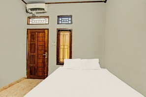 Economy Double Room | Desk, laptop workspace, free WiFi, bed sheets - Hotel O Diwi Homestay (Janapria)