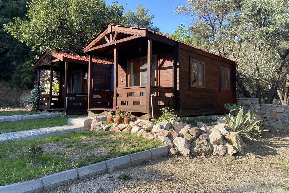 Economy Bungalow | Premium bedding, WiFi (free), bed sheets