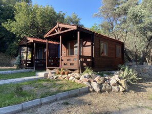 Bangalô econômico | Roupas de cama premium, Wi-Fi de cortesia, roupa de cama