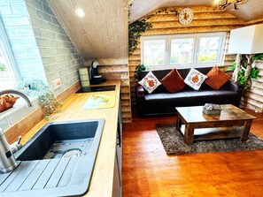 Private kitchen - Squirrel Hideaway in Formby, Liverpool (Liverpool)