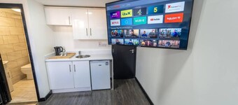 Modern Cosy Studio Available