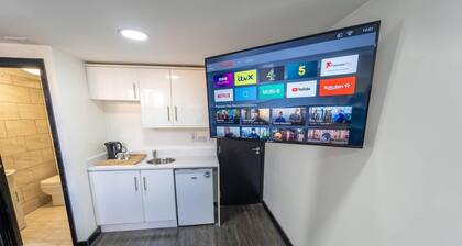 Modern Cosy Studio Available