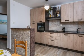 KĂŒhlschrank, Ofen, Herdplatte, GeschirrspĂŒler