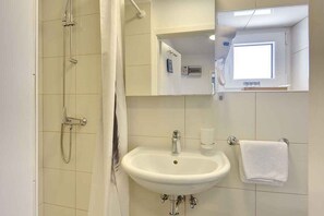 Shower - Holiday apartment with swimming pool and sun loungers (Pula)