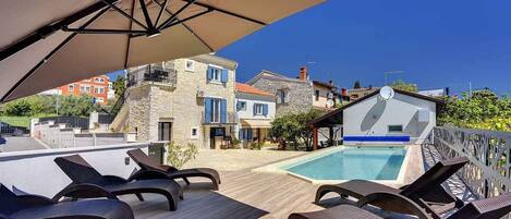 Et oppvarmet basseng