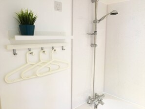 Studio, 1 Schlafzimmer, Terrasse | Dusche im Bad