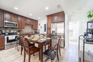 Fridge, microwave, oven, stovetop - 3 BD w/ Parking and Shared Yard - Palm Wave Stays (West Palm Beach)