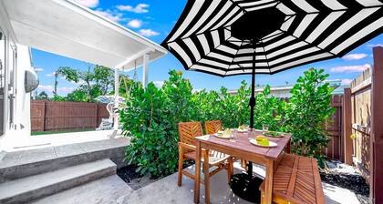 Guesthouse with Fenced Yard- Palm Wave Says