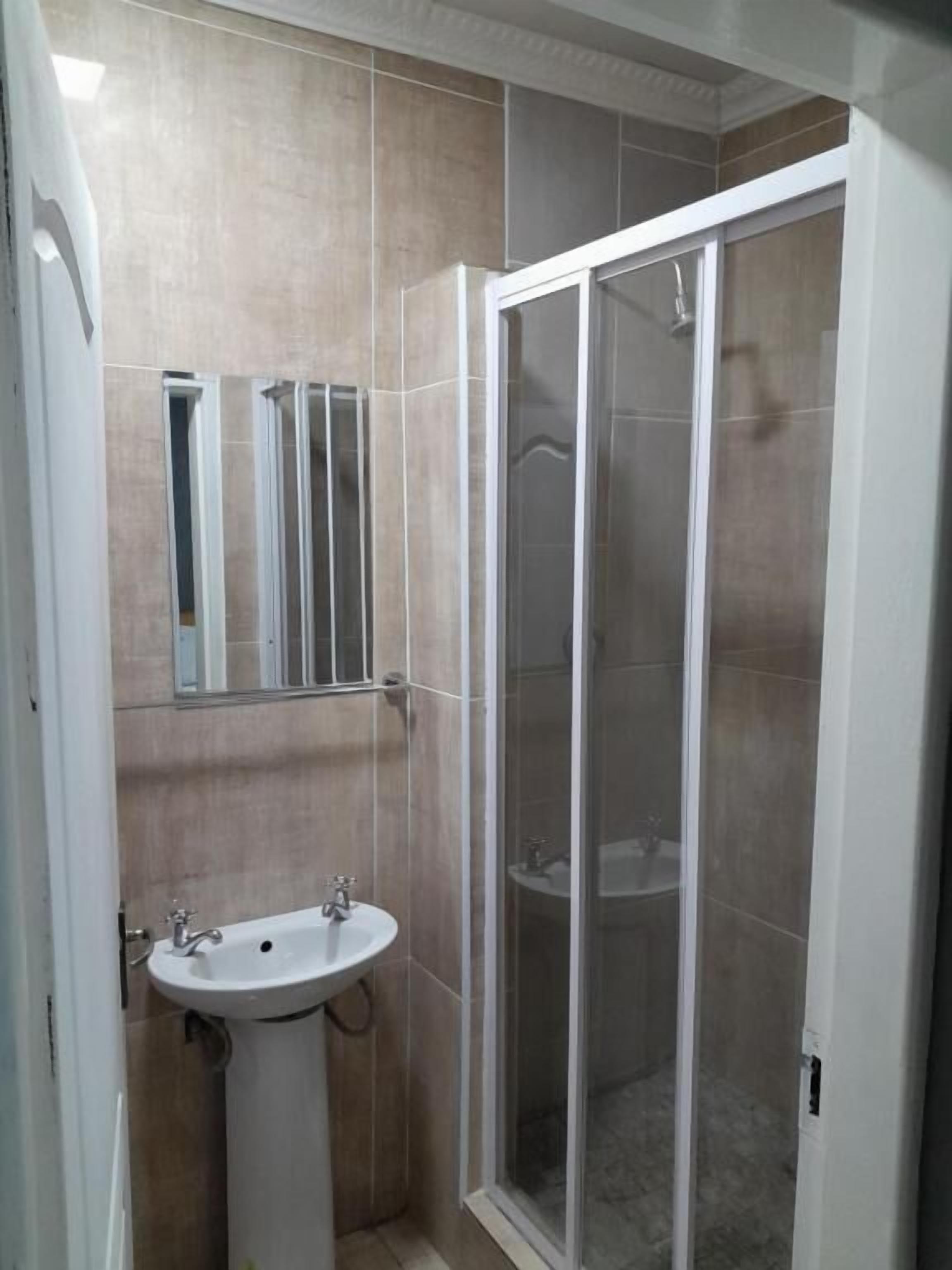 シャワー、バスアメニティ (無料)、タオル