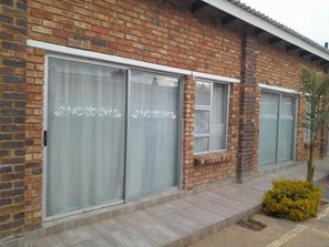 Exterior - Kennzy Guesthouse (Lichtenburg)