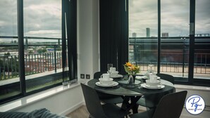 Dining - Penthouse With City Skyline Views - Balcony  - King Bed - Netflix (birmingham)