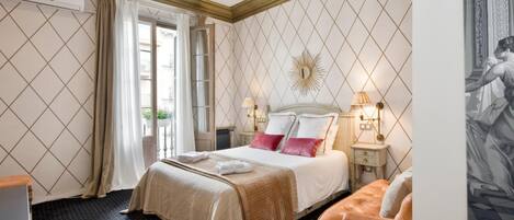 18 bedrooms, bed sheets