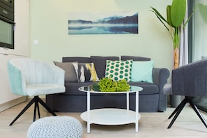Apartment (1 Bedroom) | Living area | 140-cm flat-screen TV with cable channels, TV - Hedera A12 (Dubrovnik)