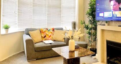 Elegant 2BR 5G Wi-Fi Netflix Parking Garden 4 Beds