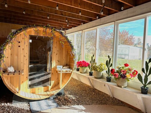 Pickle-Ball & Hot-tub & Sauna & Theater Game Room!