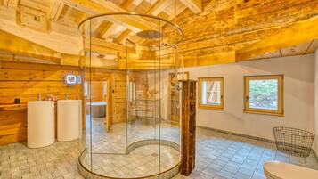 Luxury Chalet, 3 Bedrooms, Sauna | Bathroom | Hair dryer, slippers, towels