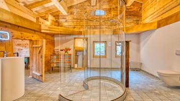 Chalet de lujo, 3 habitaciones, sauna | Baño | Secadora de cabello, pantuflas, toallas