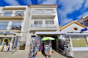 Exterior - Stone's Throw - Front line apartment in Nazaré (Nazaré)