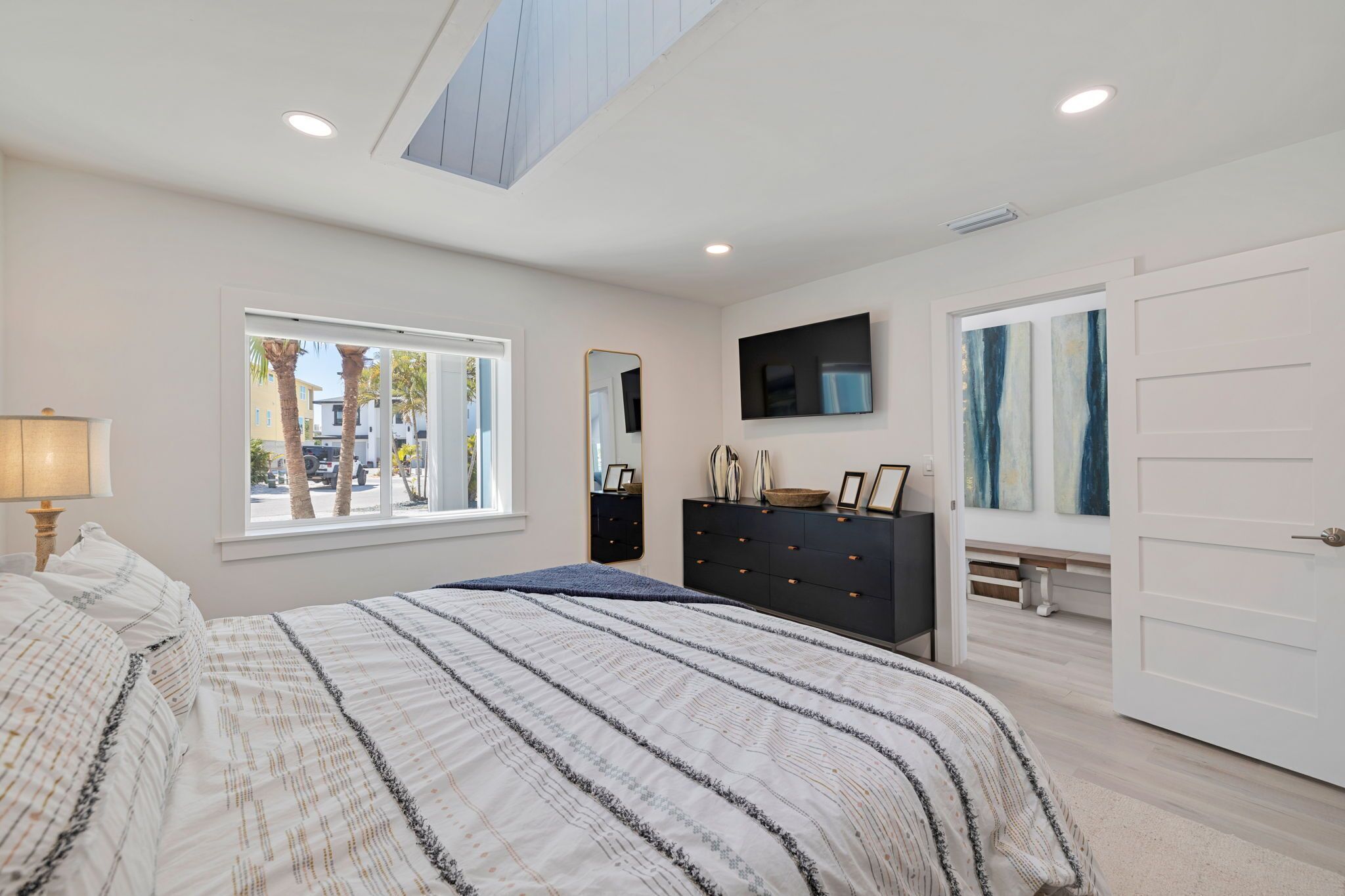 Coastal Dreaming On The Water Hot tub and Heated  Pool and 6 person Golf Cart. Sleeps  14