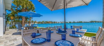 Coastal Dreaming On The Water Hot tub and Heated Pool and 6 person Golf Cart. Sleeps 14