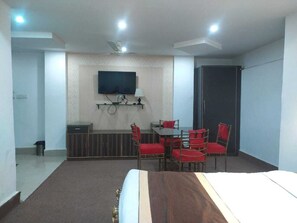 Superior Room, Smoking, Ensuite | Iron/ironing board, free WiFi - The Park Premium - Bhuabaneswar (Bhubaneshwar)