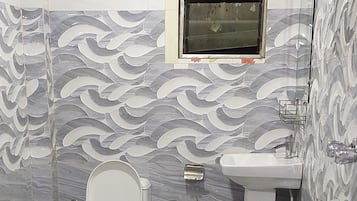Superior Room, Smoking, Ensuite | Bathroom | Slippers