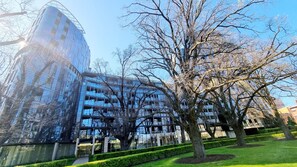 Exterior - Luxury 1 bedroom apartment (Melbourne)