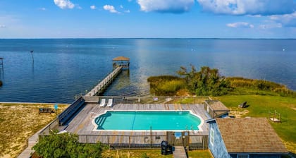 The Soundside Pearl | Oceanfront | Pet Friendly | Stunning Sound Retreat in Duck